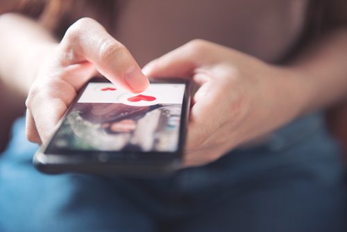 Celular com Namoro VR